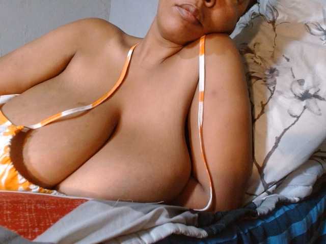 diamondboobs44dddx live cam on BongaCams