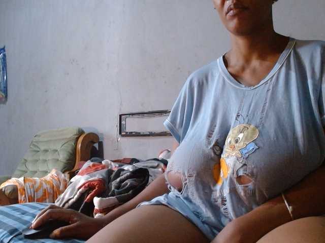 diamondboobs44dddx live cam on BongaCams