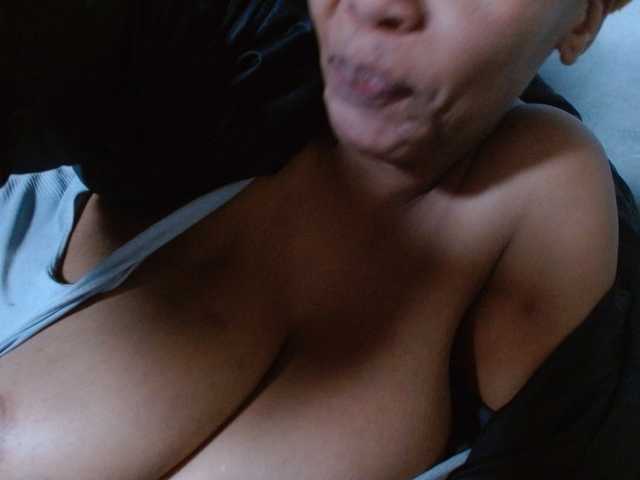 diamondboobs44dddx live cam on BongaCams