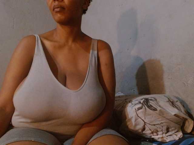 diamondboobs44dddx live cam on BongaCams