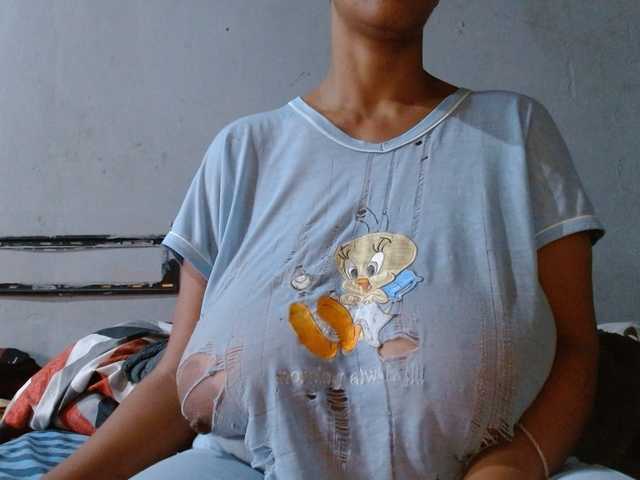 diamondboobs44dddx live cam on BongaCams