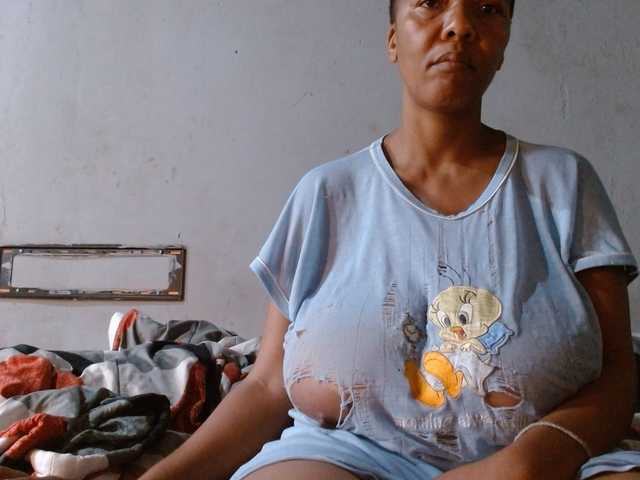 diamondboobs44dddx live cam on BongaCams