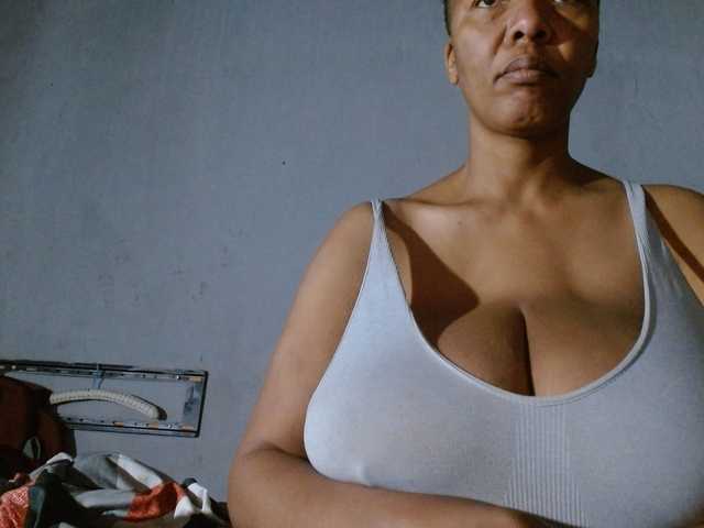 diamondboobs44dddx live cam on BongaCams
