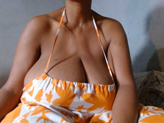 diamondboobs44dddx live cam on BongaCams