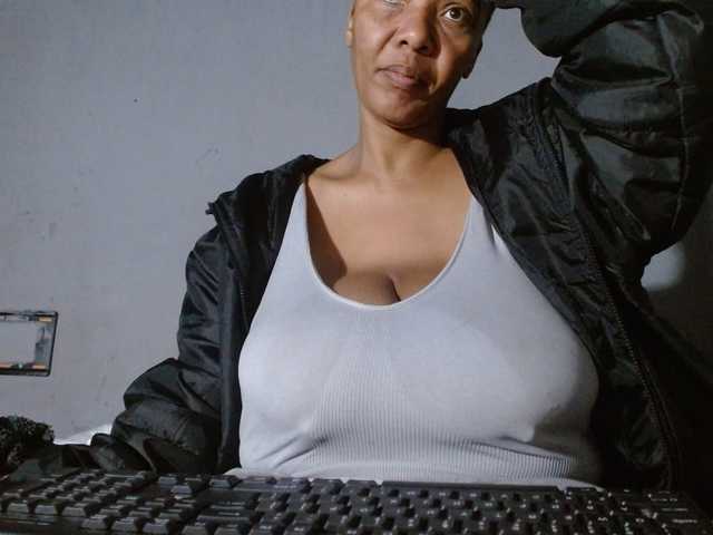 diamondboobs44dddx live cam on BongaCams