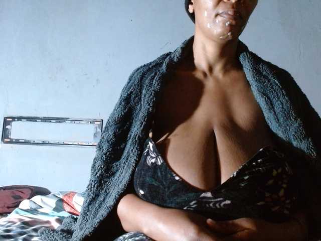 diamondboobs44dddx live cam on BongaCams