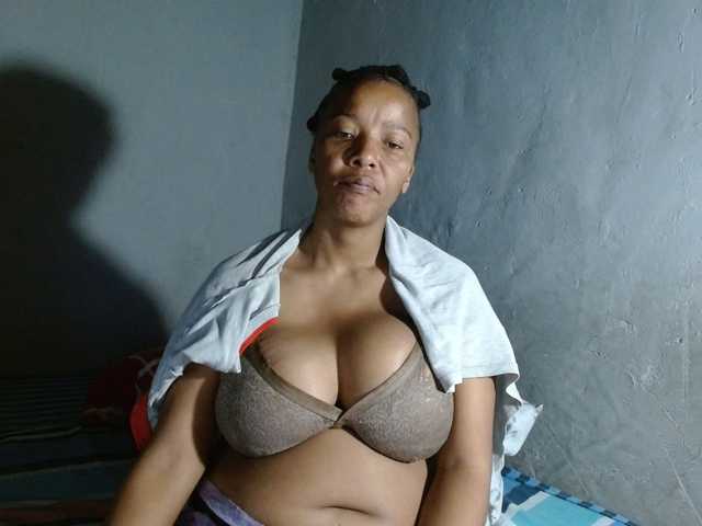 diamondboobs44dddx live cam on BongaCams