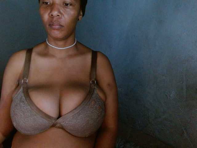 diamondboobs44dddx live cam on BongaCams