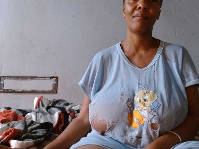 diamondboobs44dddx live cam on BongaCams