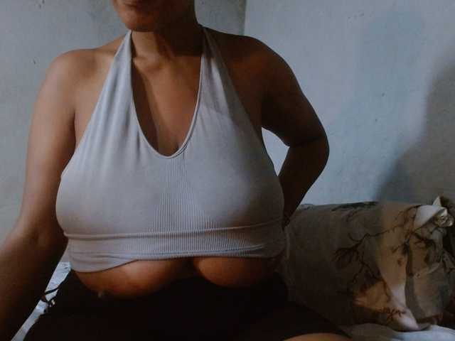 diamondboobs44dddx live cam on BongaCams