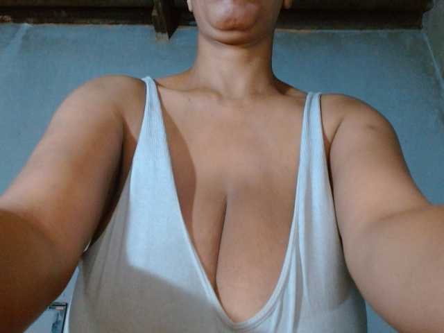 diamondboobs44dddx live cam on BongaCams