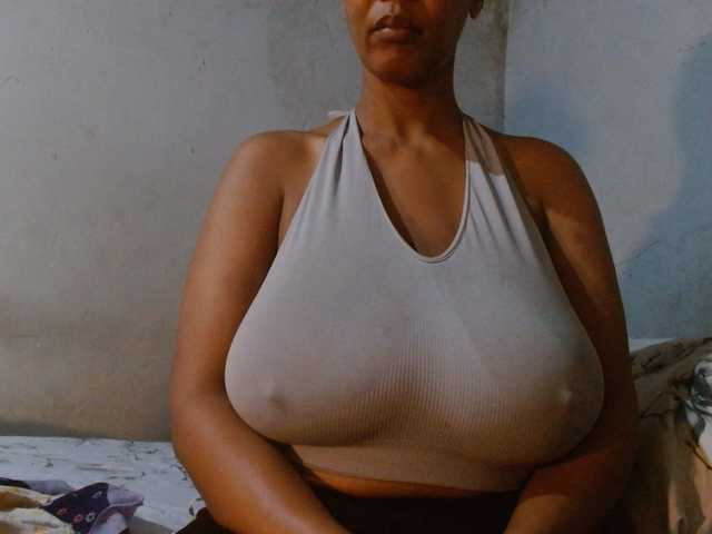 diamondboobs44dddx live cam on BongaCams