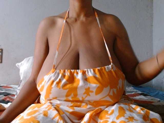 diamondboobs44dddx live cam on BongaCams