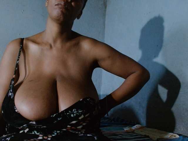 diamondboobs44dddx live cam on BongaCams