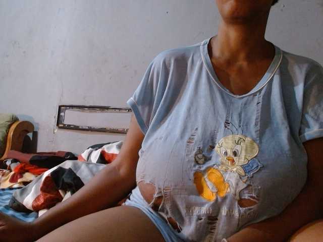 diamondboobs44dddx live cam on BongaCams