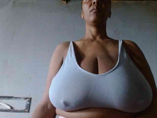 diamondboobs44dddx webcam