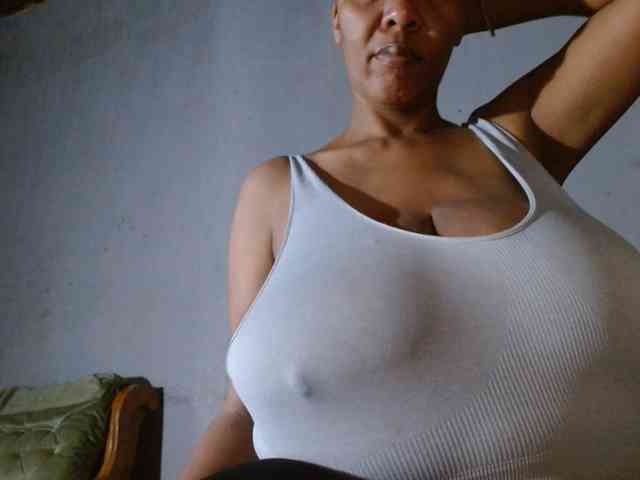 diamondboobs44dddx webcam