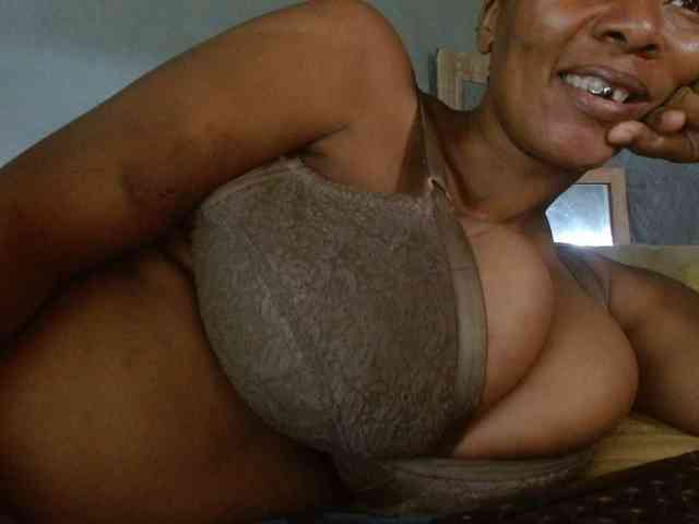 diamondboobs44dddx webcam