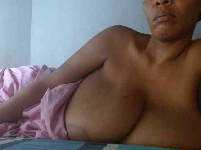 diamondboobs44dddx webcam