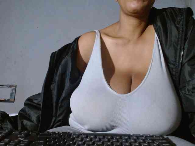 diamondboobs44dddx webcam