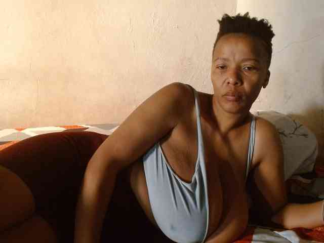 diamondboobs44dddx webcam