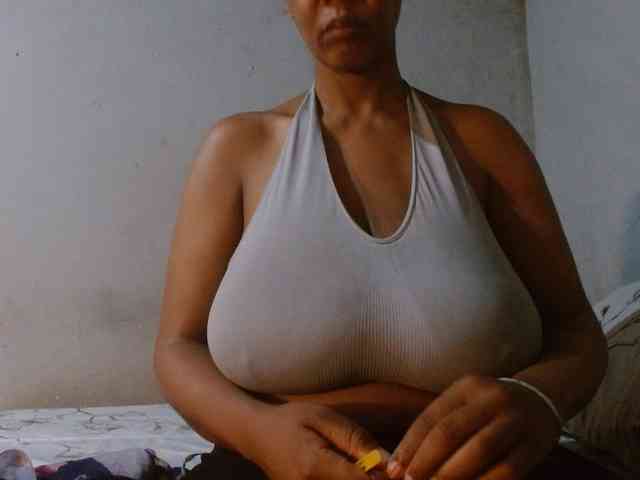 diamondboobs44dddx webcam