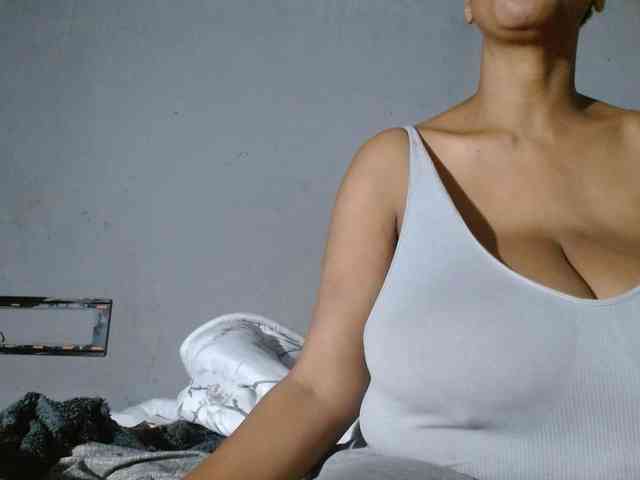 diamondboobs44dddx webcam