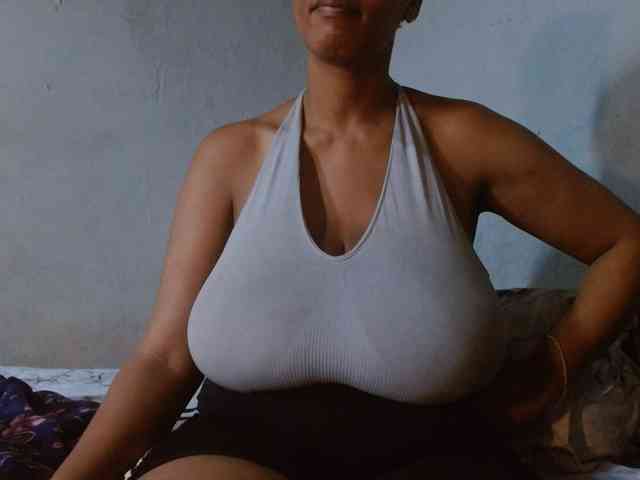 diamondboobs44dddx webcam