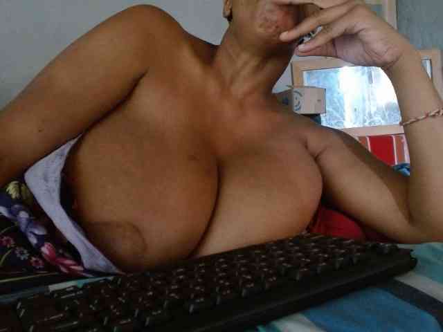 diamondboobs44dddx webcam