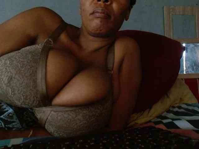 diamondboobs44dddx webcam