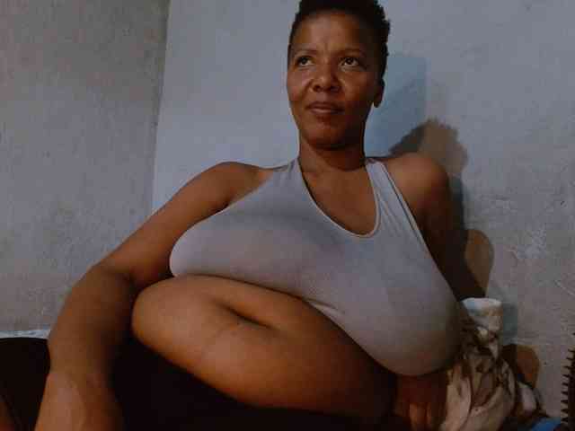 diamondboobs44dddx webcam