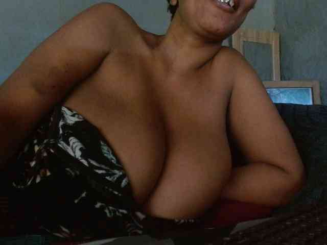 diamondboobs44dddx webcam