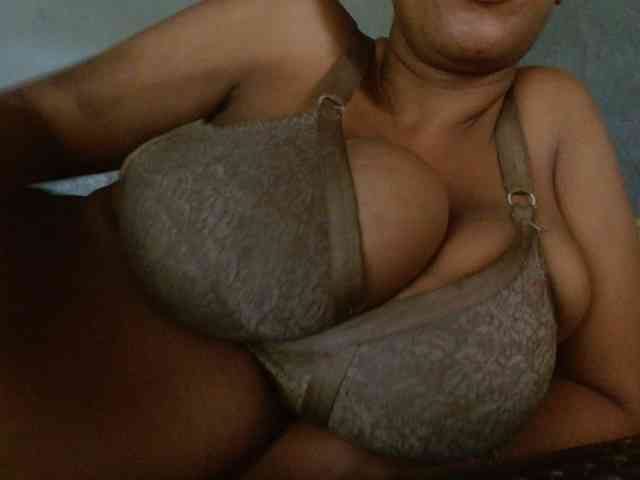 diamondboobs44dddx webcam