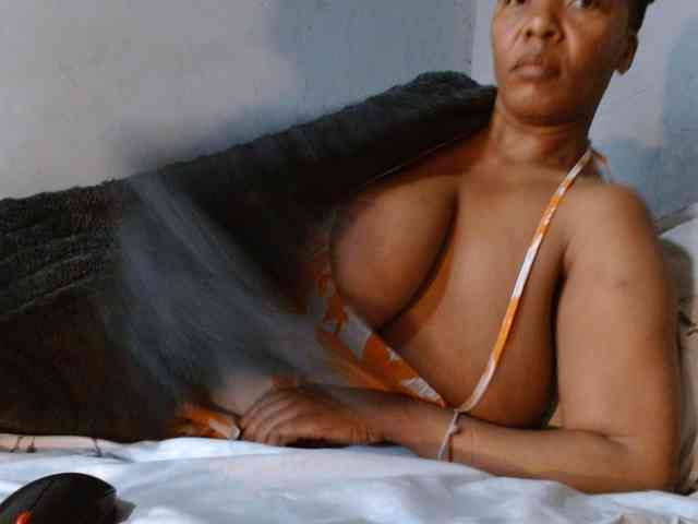 diamondboobs44dddx webcam