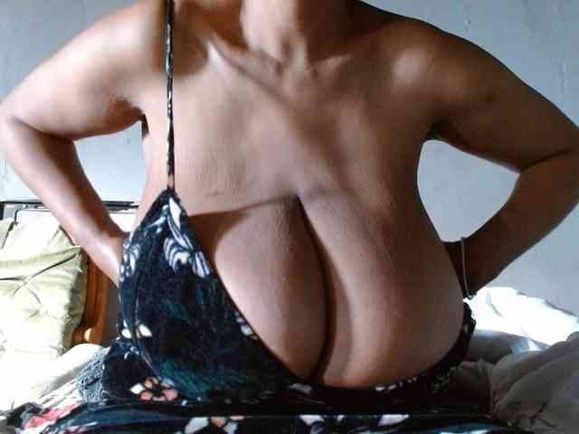 diamondboobs44dddx webcam