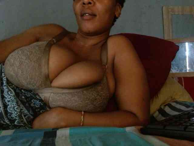 diamondboobs44dddx webcam