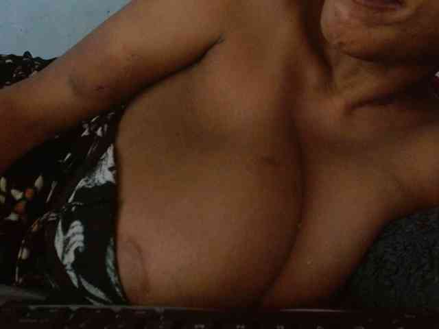 diamondboobs44dddx webcam