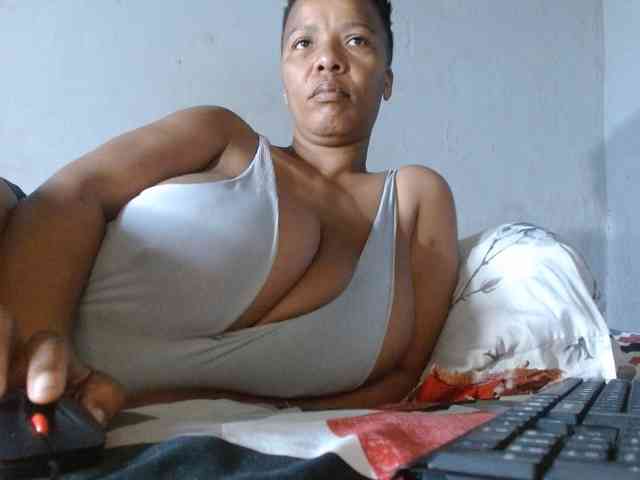 diamondboobs44dddx webcam