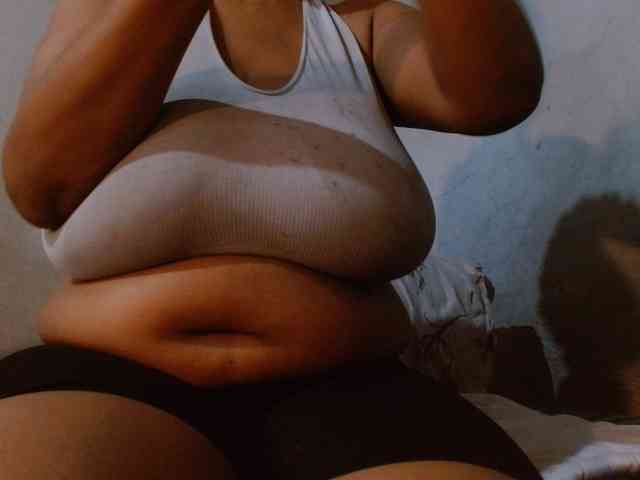 diamondboobs44dddx webcam