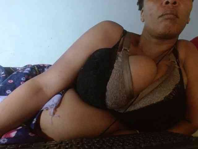 diamondboobs44dddx webcam