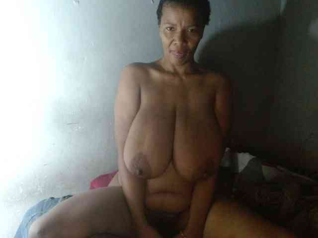 diamondboobs44dddx webcam