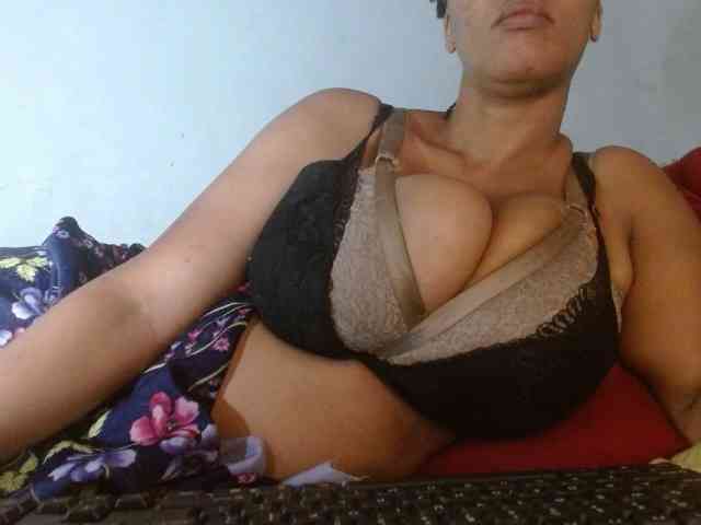 diamondboobs44dddx webcam