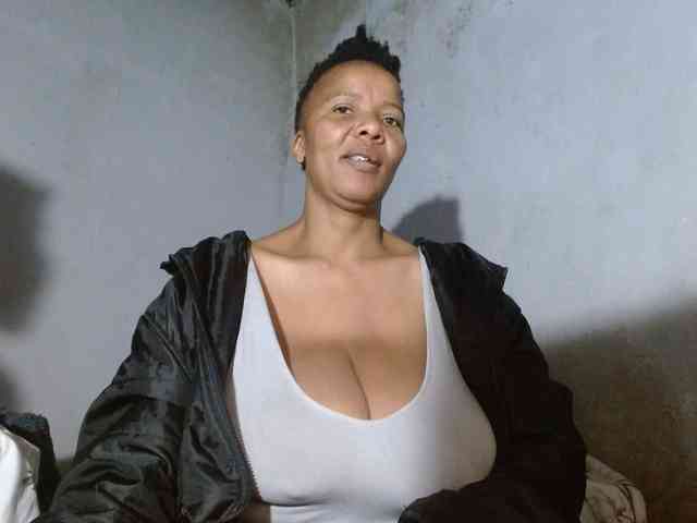 diamondboobs44dddx webcam