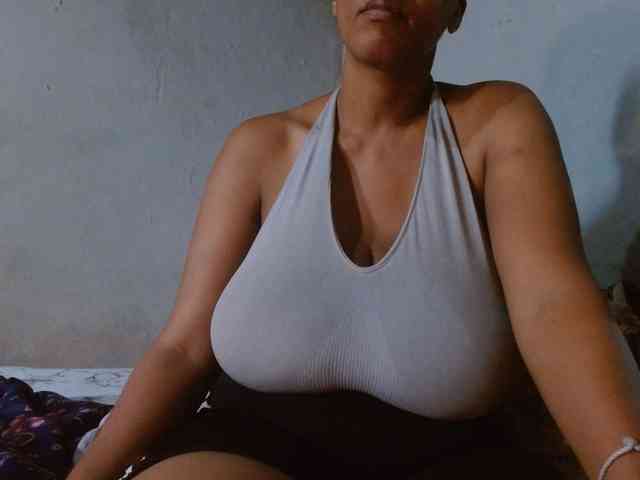 Modelo: diamondboobs44dddx
