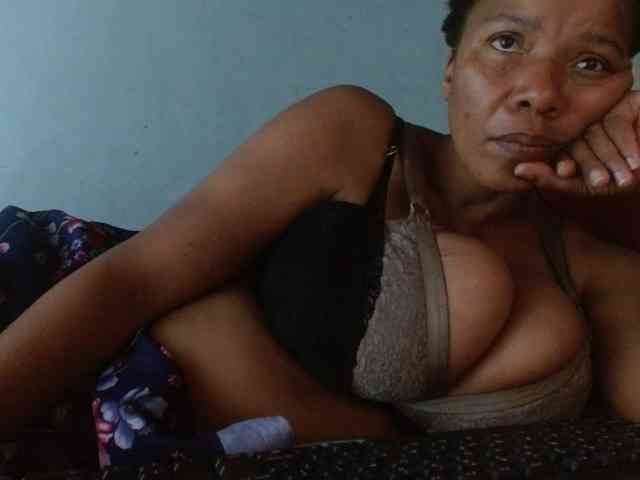 diamondboobs44dddx webcam