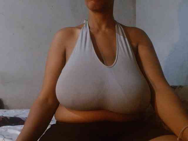 diamondboobs44dddx webcam