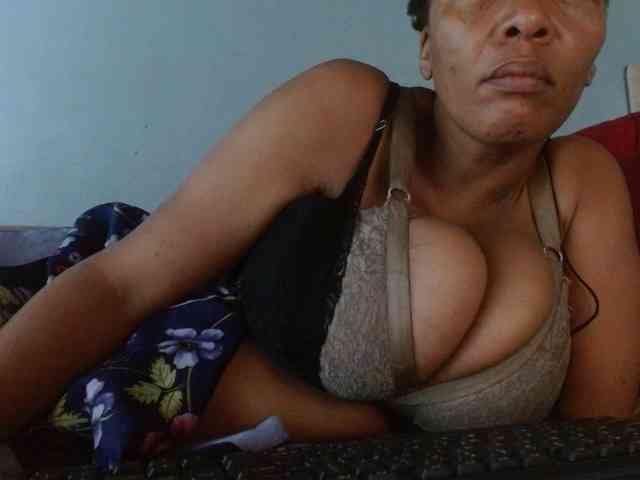 diamondboobs44dddx webcam