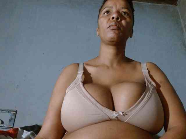 diamondboobs44dddx webcam