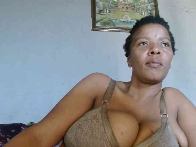 diamondboobs44dddx webcam