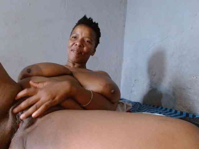 Model: diamondboobs44dddx